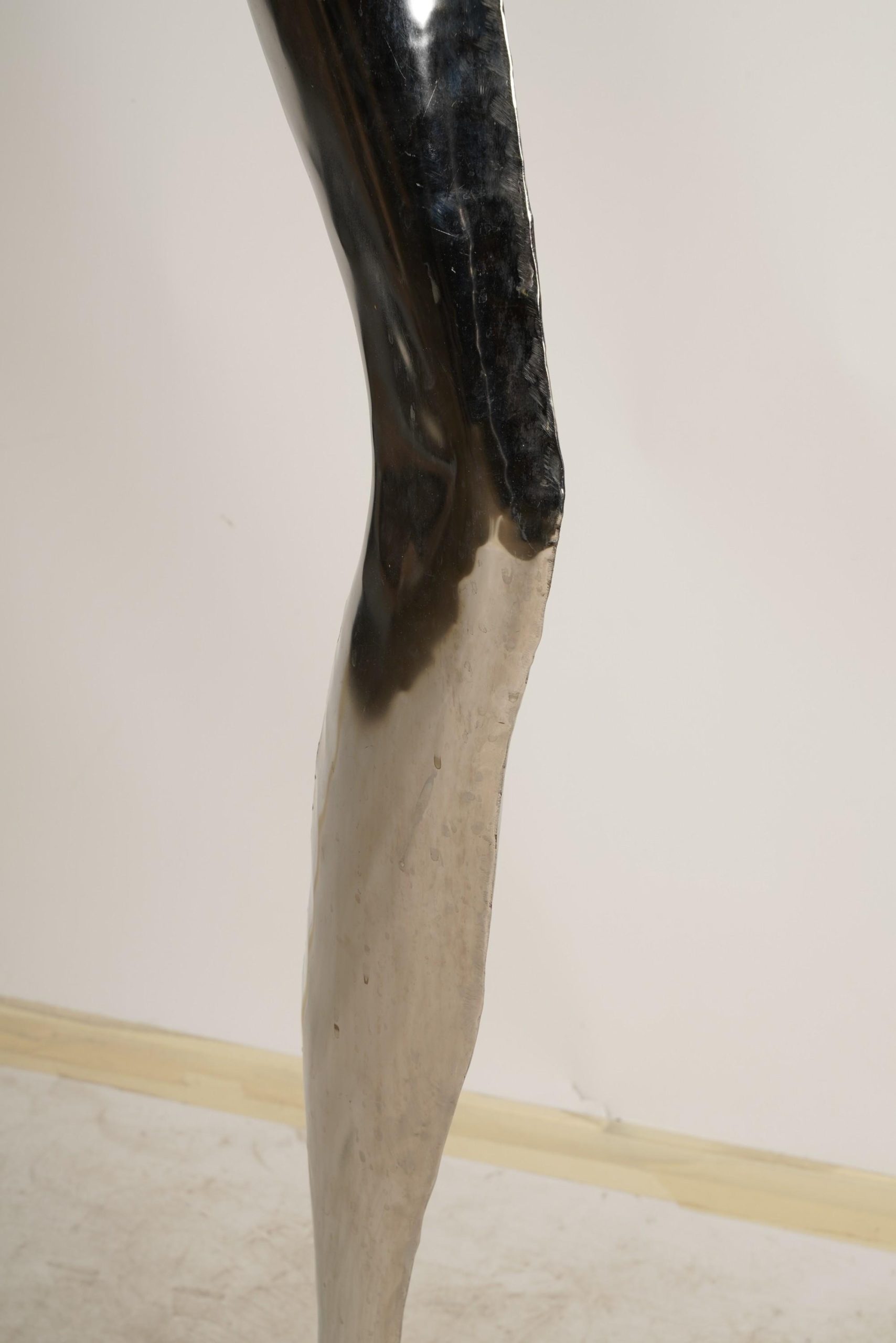 Suzanne Pascal: Monumental Aluminum "Leg" Sculpture (49") – 20th Century Realism - Image 2