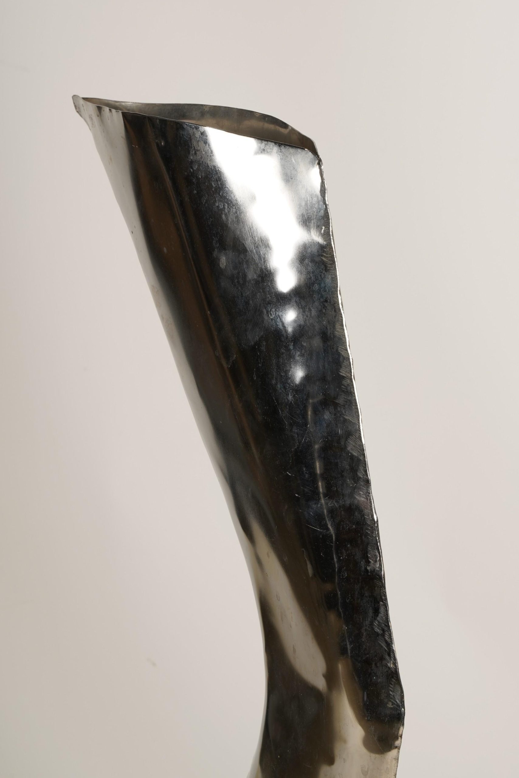 Suzanne Pascal: Monumental Aluminum "Leg" Sculpture (49") – 20th Century Realism - Image 4